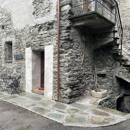 Ferienwohnung La Torre Colombaia - Monumento Del 1400 Arnad Exterior foto