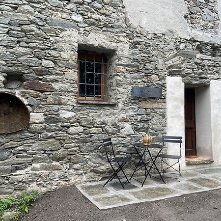 Ferienwohnung La Torre Colombaia - Monumento Del 1400 Arnad Exterior foto